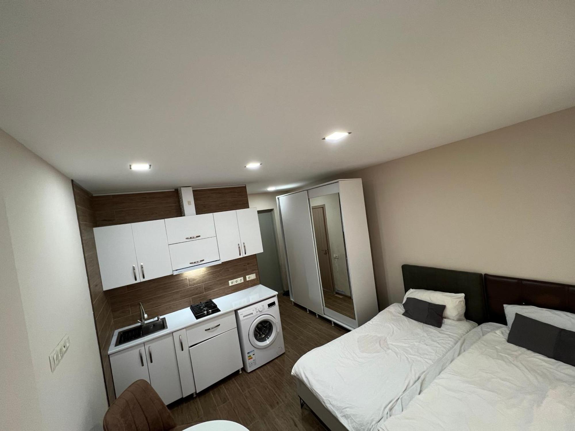 Hotel Paris Batoemi Buitenkant foto